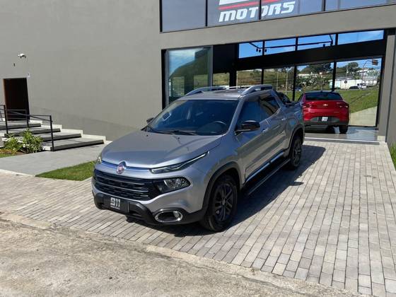 FIAT TORO 2.4 16V MULTIAIR FLEX VOLCANO AT9 FIAT TORO 2.4 16V MULTIAIR FLEX VOLCANO AT9
